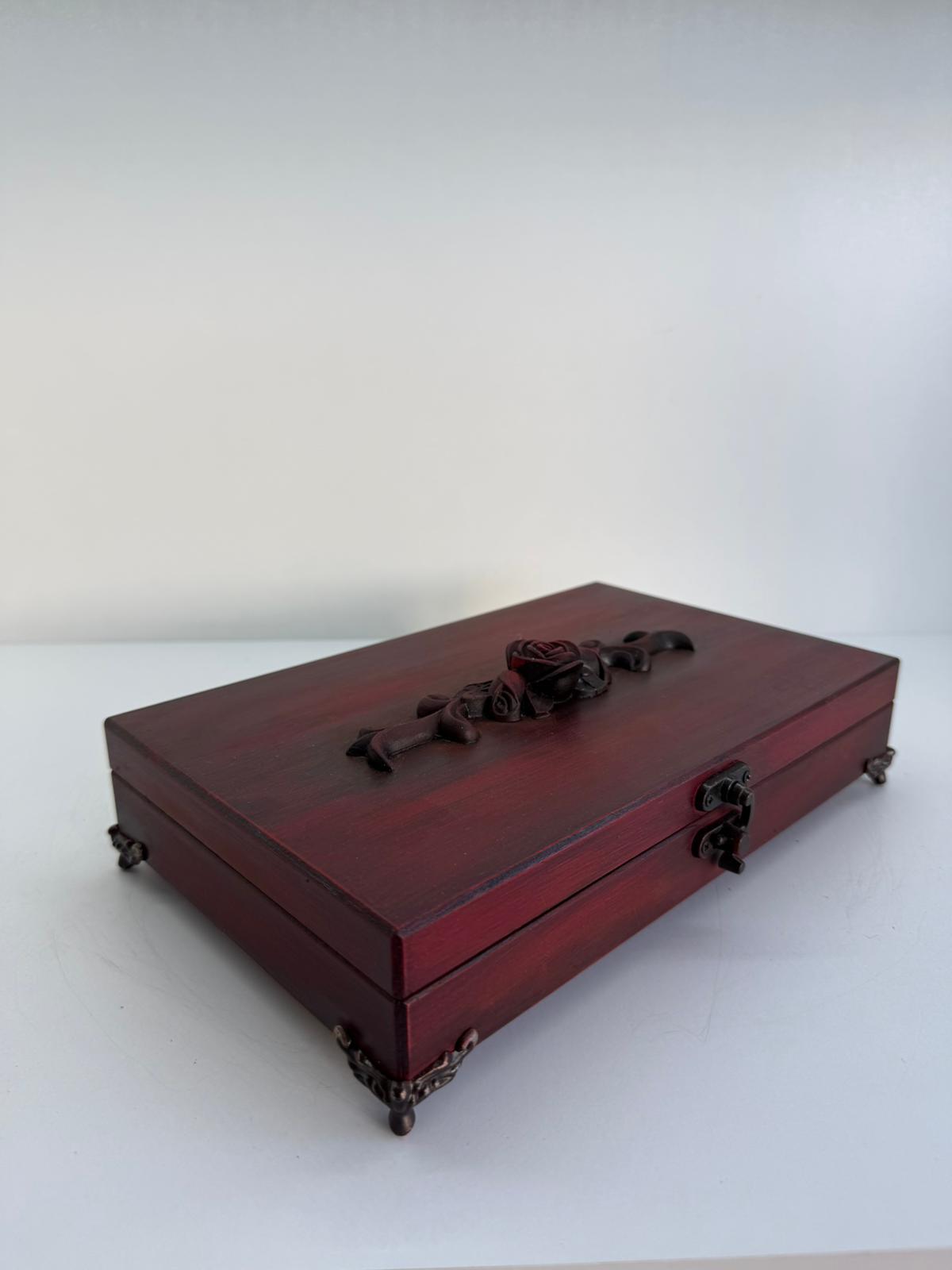 Gül Motifli Kabartmalı Takı Kutusu