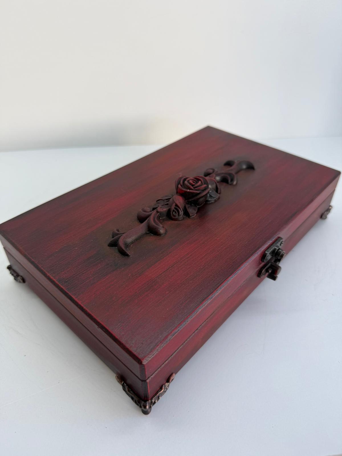 Gül Motifli Kabartmalı Takı Kutusu