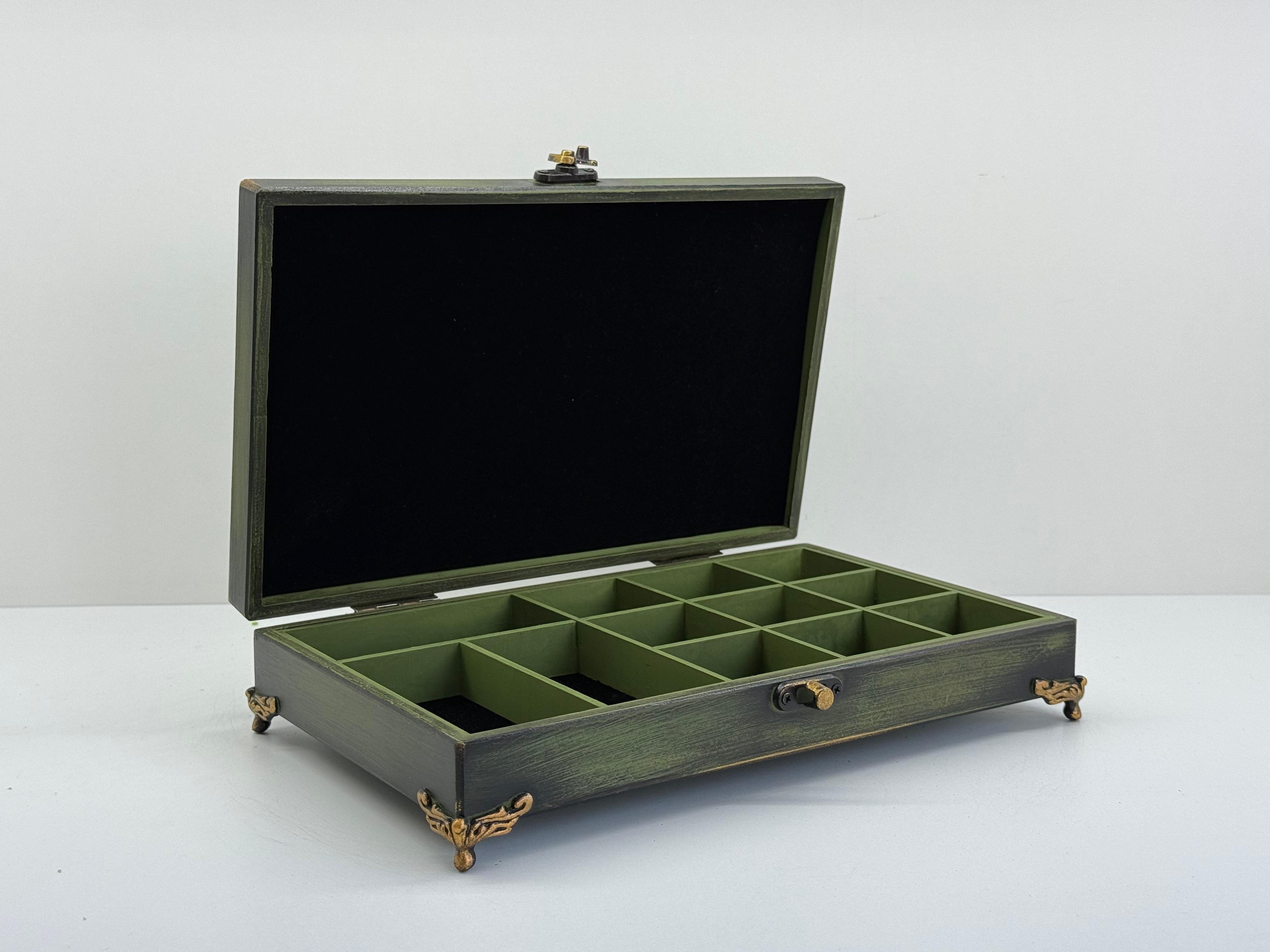 Altın Dokulu Zarif Takı Kutusu