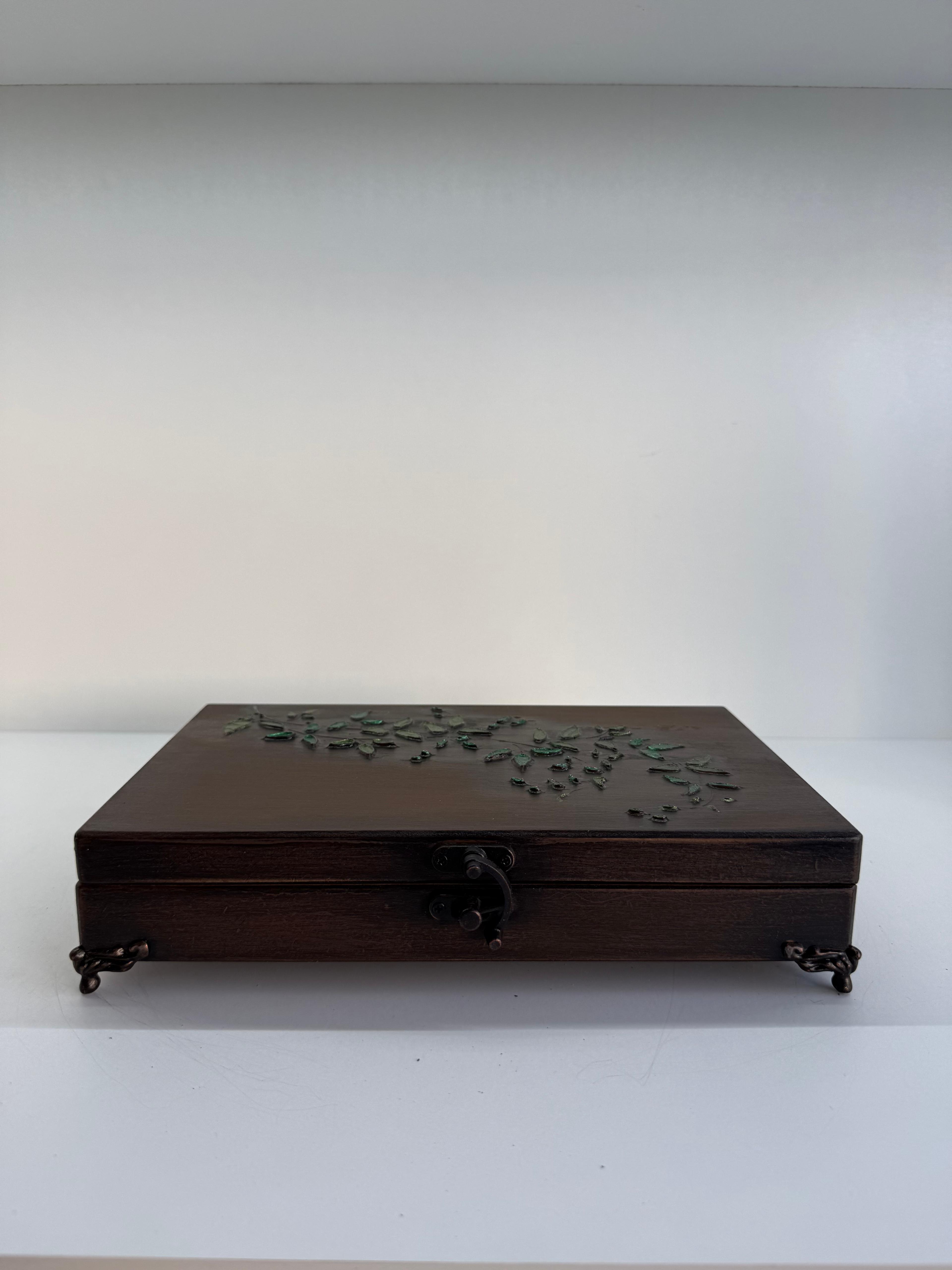 Yaprak Desen Kabartmalı Takı Kutusu