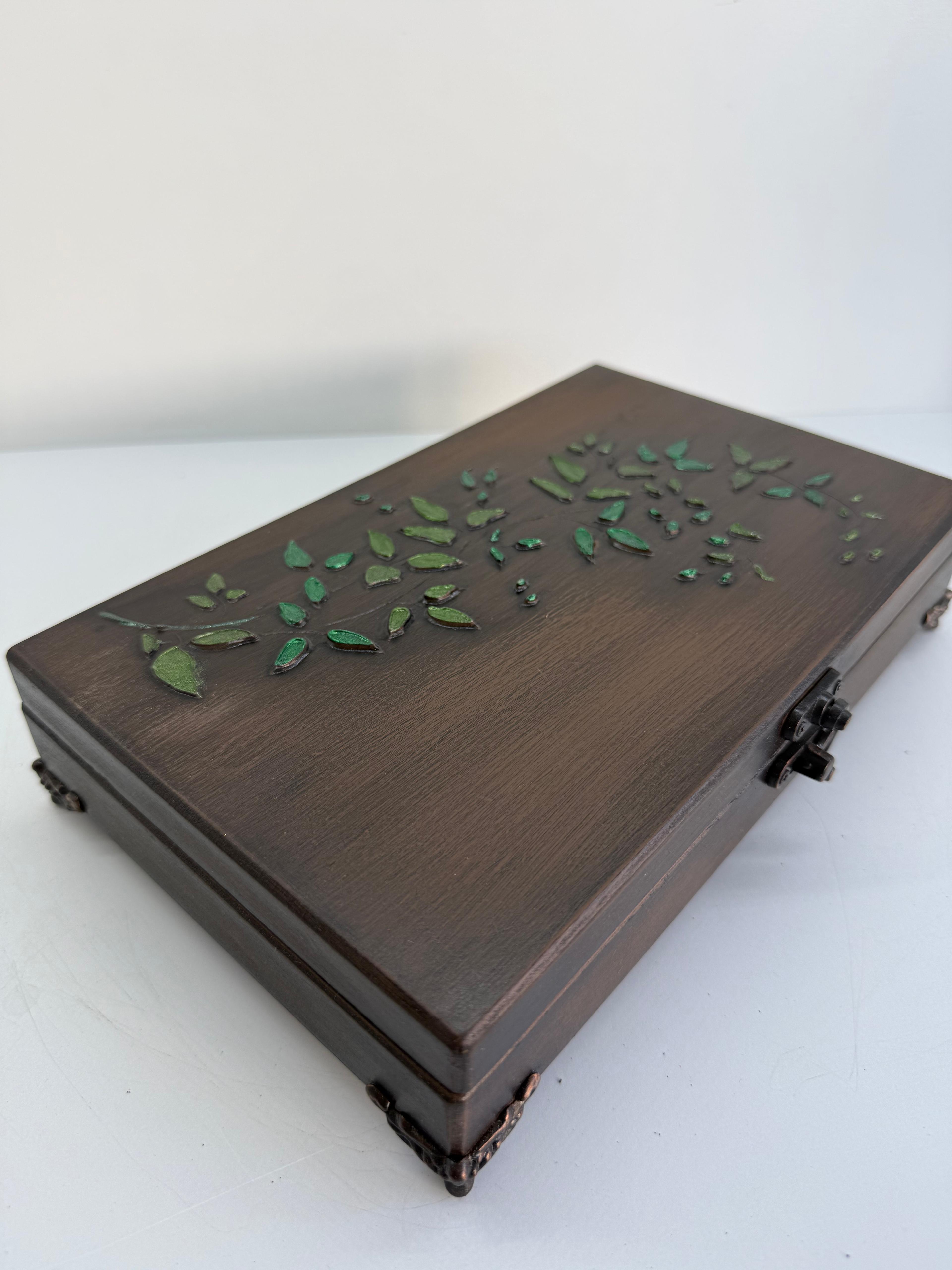 Yaprak Desen Kabartmalı Takı Kutusu