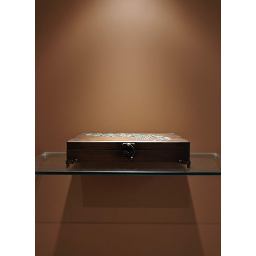 Yaprak Desen Kabartmalı Takı Kutusu